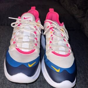 Nike Air Max Axis women size 10